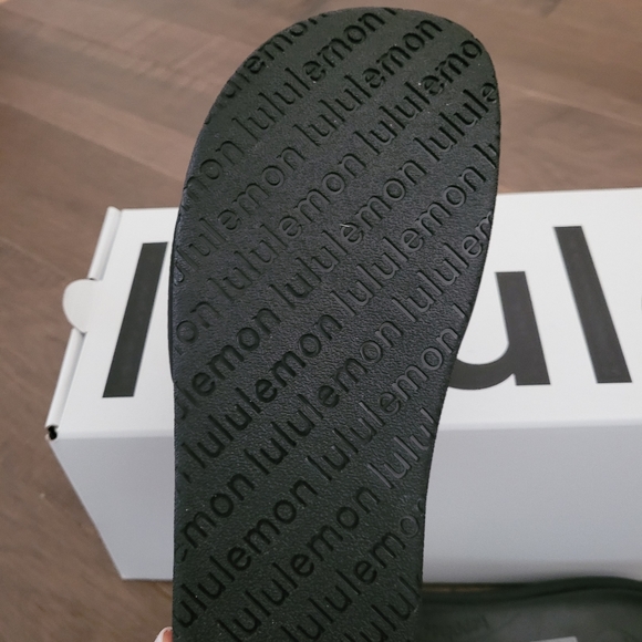 NWT Lululemon Slides sz.8 - Picture 4 of 5